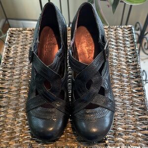 Indigo Black Leather Pump Heel Criss Cross strappy Design Women’s size 6.5